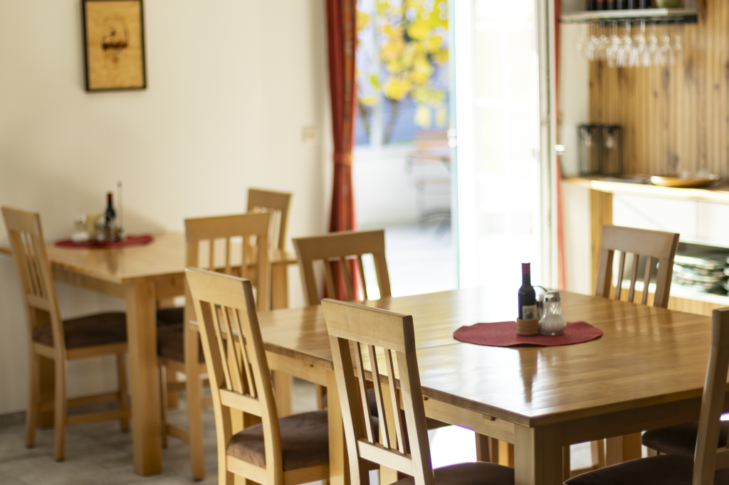 Weinbau Griessbacher Frühstücksraum