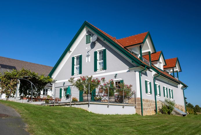Weinbau und Gästehaus Griessbacher St-Anna-am-Aigen